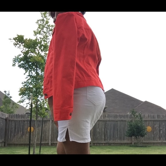 Red jacket - Picture 2 of 2